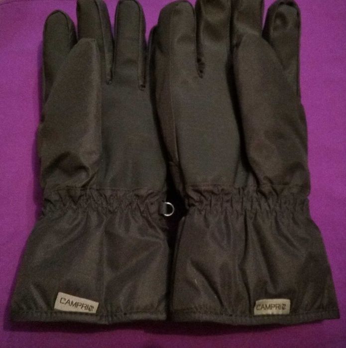 Зимни шапки и ръкавици