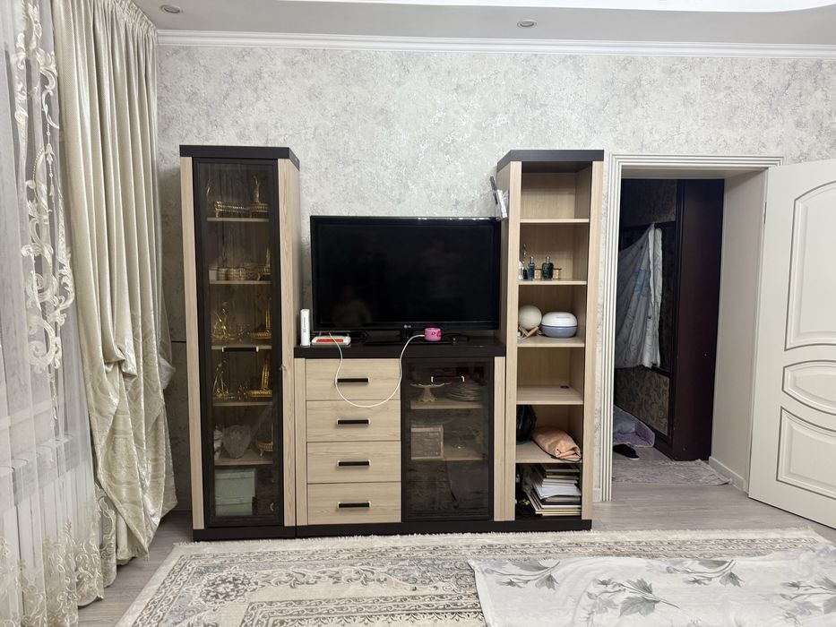 Продаю стенку вместе с телевизором LG