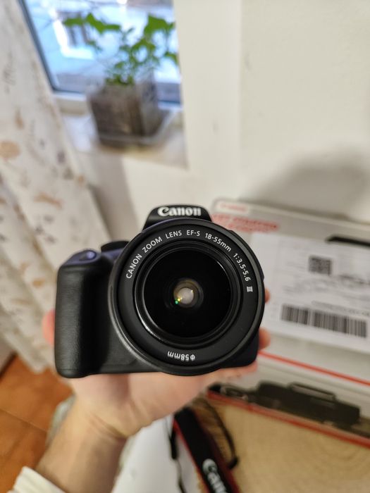 Vând aparat foto Canon Eos 1200D nou