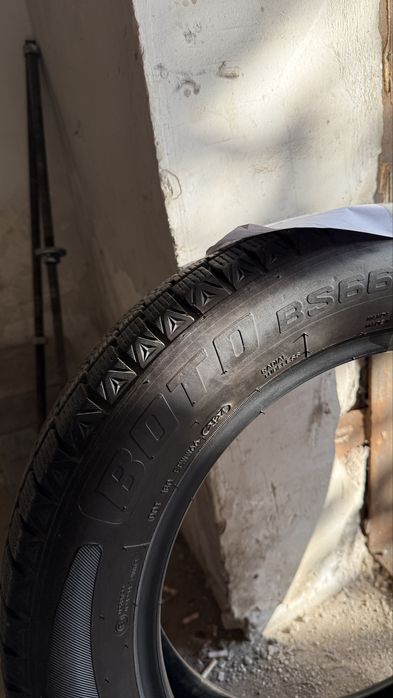 215 60 R17 почти новая