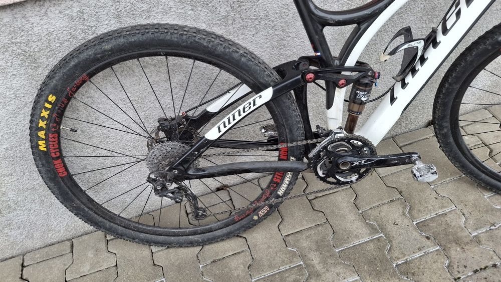 Bicicleta full suspension VTT full carbon 29