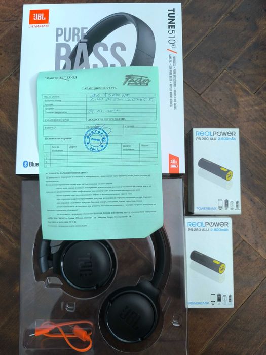 Часовник G-Shock, смарт гривна Xiaomi, слушалки JBL