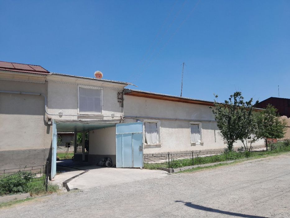 Nazarbek Turkiston Saxovatdan 8 sotix 9 xonali uchastka sotiladi