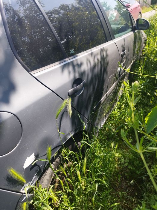 dezmembrez vw golf 5 ușor avariat cod motor bca 1,4 benzina