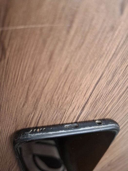 Vând Samsung Galaxy A10 vechi, nefunctional, pentru piese de schimb.
