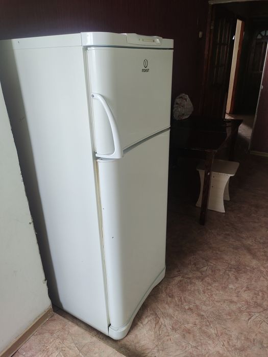 Бесплатно холодильник полурабочий