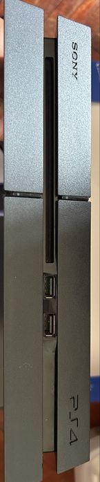 PS4 + 8 jocuri+ 2 controllere