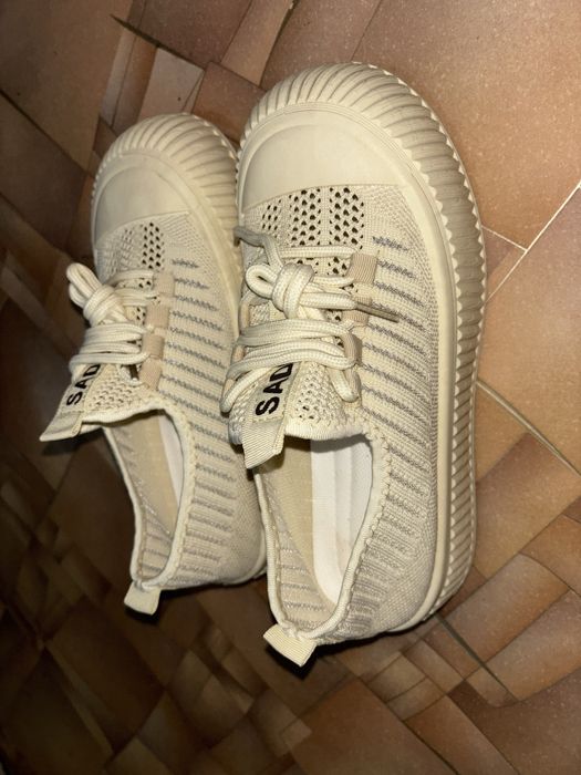 Новые кроссовки, размер 40