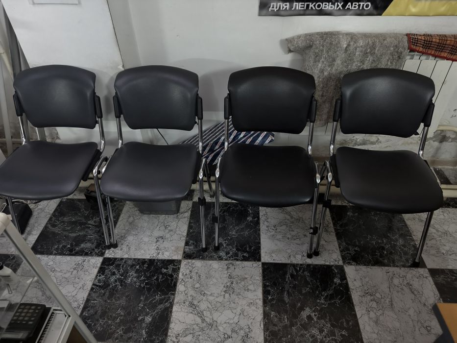Продам офисные стулья