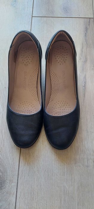Нови .есенни дамски обувки, естествена кожа, номер 39