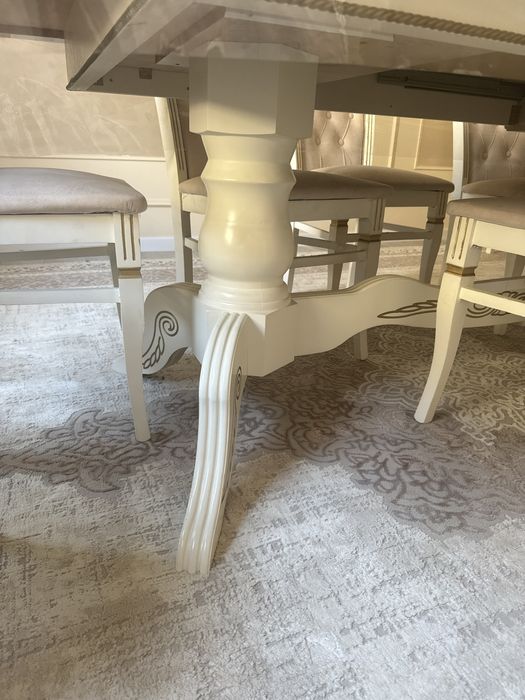 стол и стулья гостиная