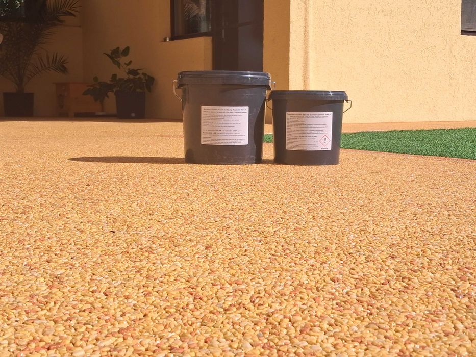 Продавам прозрачна полиуретанова смола за каменен килим.