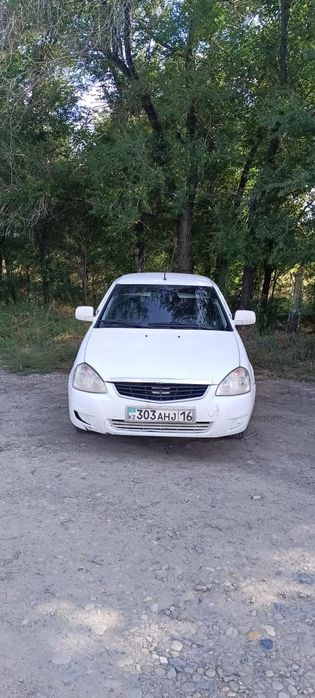 Приора седан 2012 года