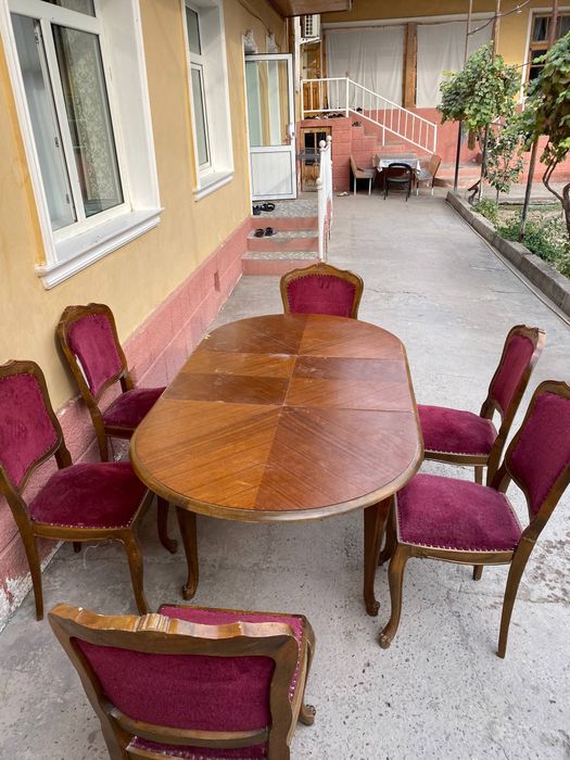 Продается стол и стулья