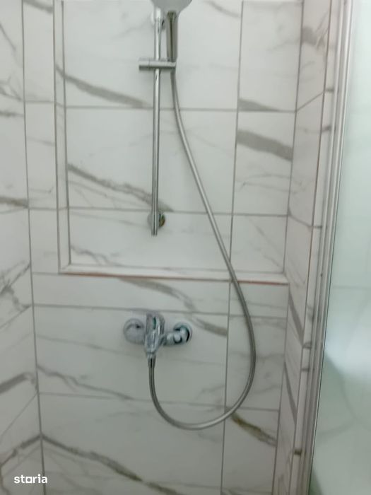 Titan Piata Minis parc metrou prima inchiriere