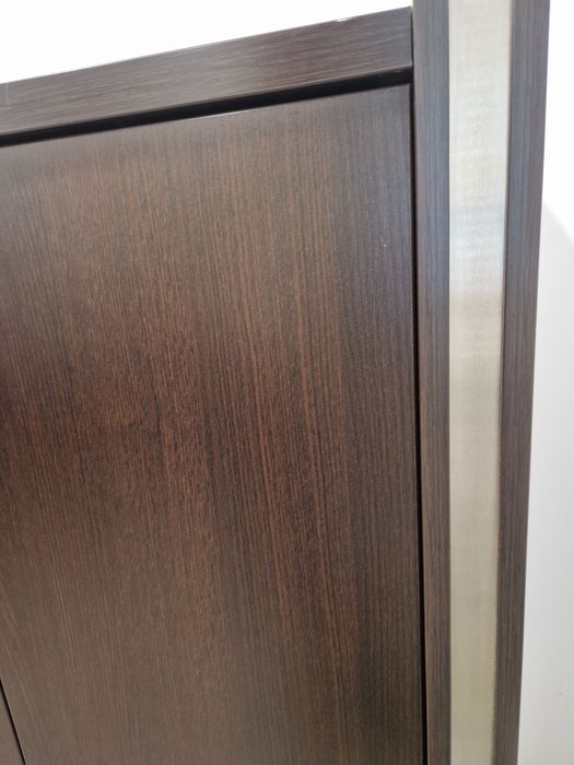 Двоен дървен шкаф