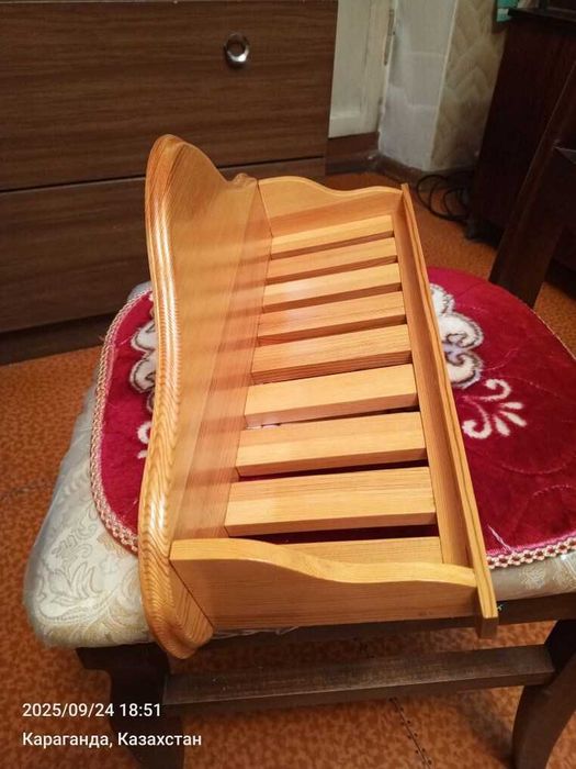 Продаю деревянную полку.