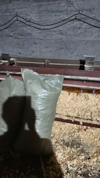 Опилки и крупная стружка
