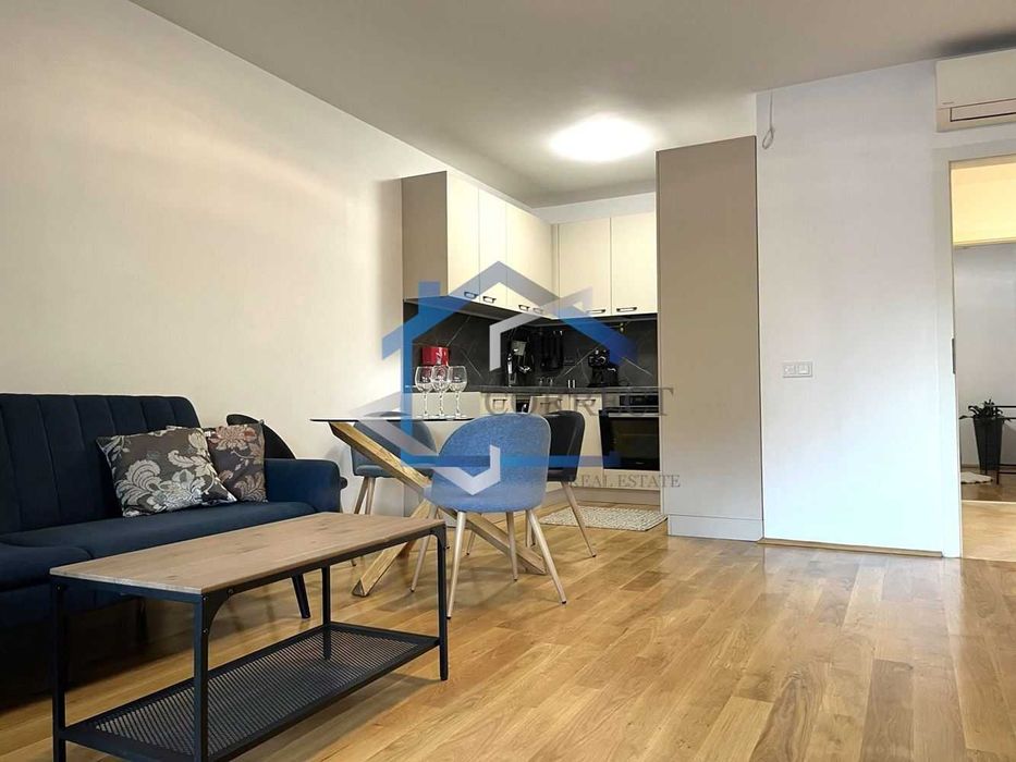 Дава се под наем Двустаен апартамент в к.к. Св.Св. Константин и Елена - 75 кв.м за 1020 € - Снимка #1