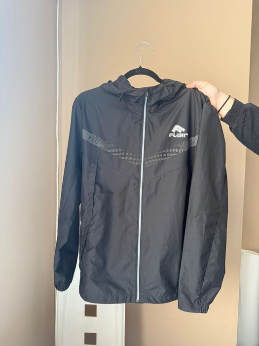 Ветровка на марка Flair