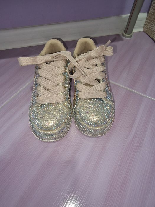 Уникални маратонки