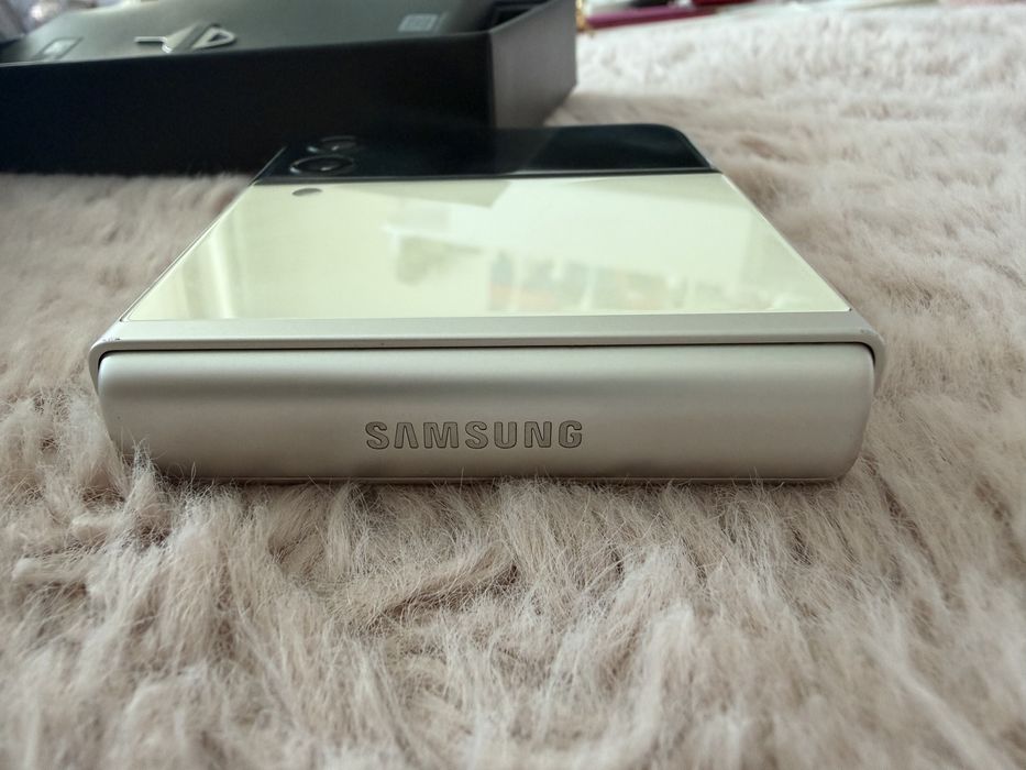 Samsung Galaxy Z Flip3 5G