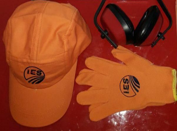 Продается оптом и в рознице униформа 3 в 1. Кепка, футболка, перчатки.