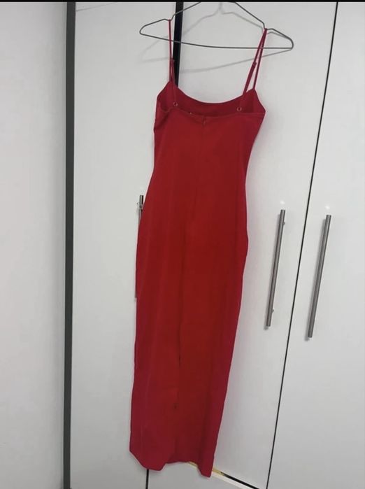 Rochie rosie Bershka