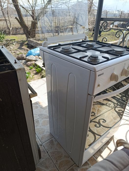 Продам газовую плиту