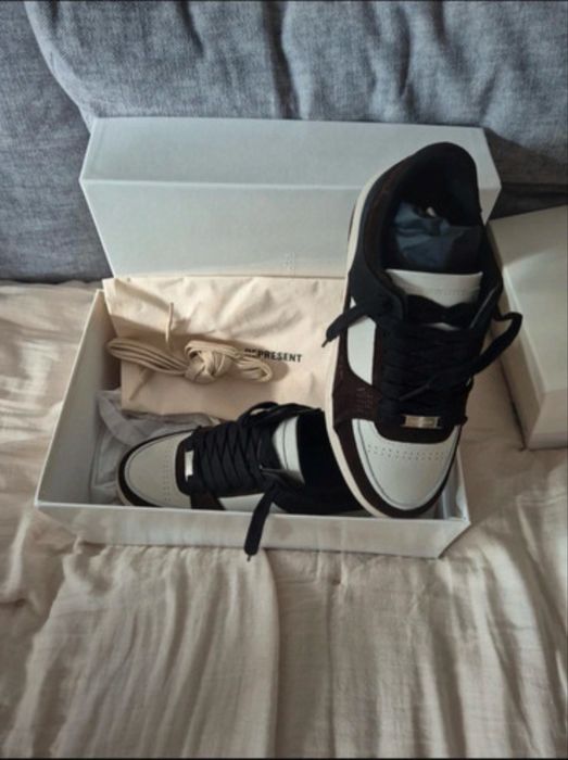 Кроссовки премиум сегмента Британский уличный сегмент