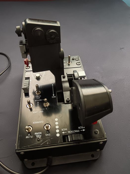 Thrustmaster HOTAS Warthog Throttle – Full Metal, stare impecabilă, PC