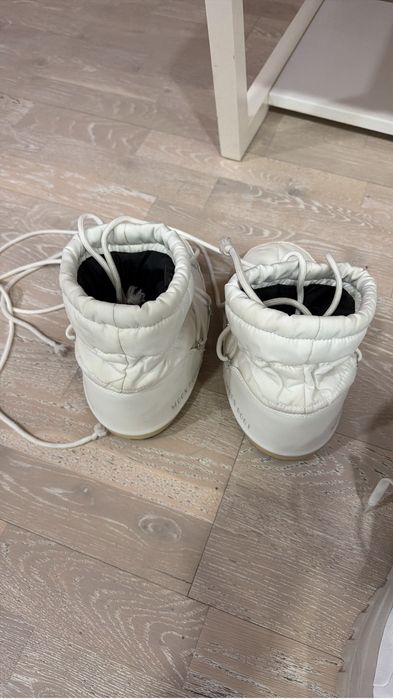 Ghete albe Moon Boot