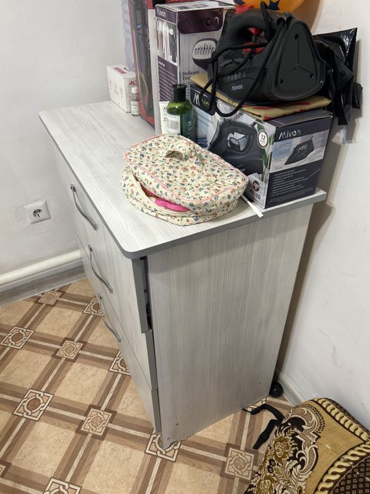 Продам тумбочку