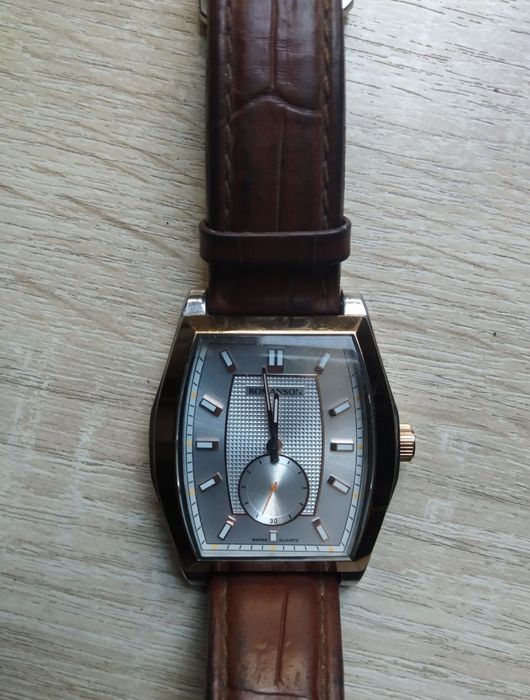 Продаются часы ROMANSON...