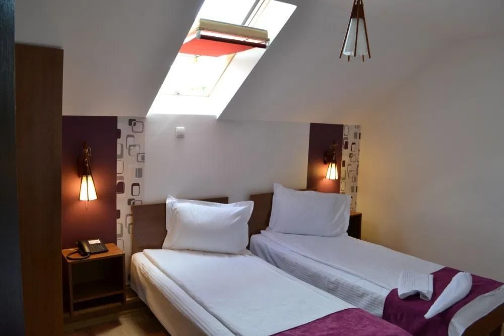 Vând pensiune în Corunca