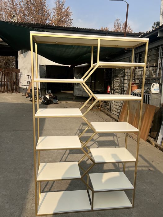 Лофт мебел стелаж