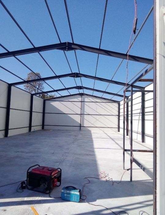 Vand hală metalică de dimensiuni 10x15x4 metri și 10x8x4 metri. Hala e