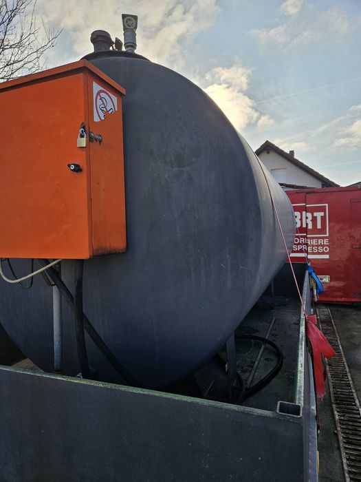 Bazin de motorina cu pompa