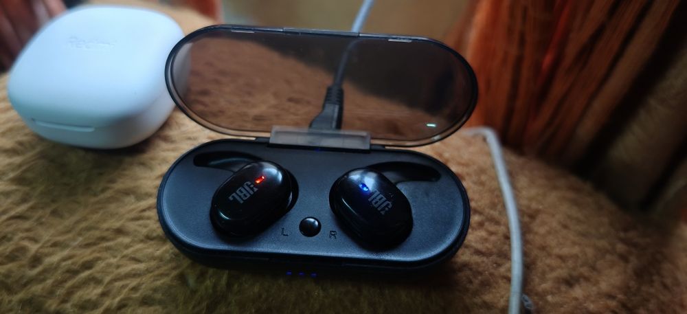 Слушалки jbl с блутут
