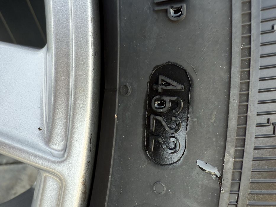 WV Audi 5x112/66.6 Оригинални 235/60/18 Зимни Дот 22