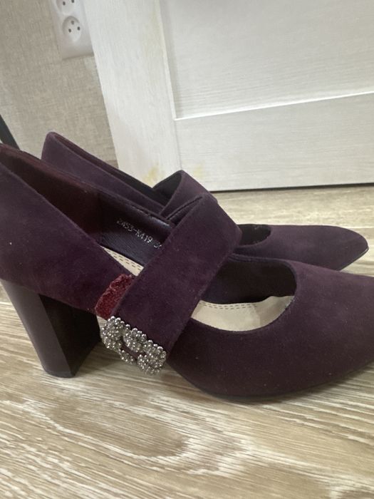 разная обувь(кроссовки,туфли)