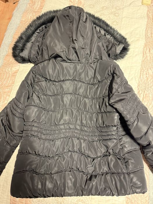 Зимно яке с качулка с естествен косъм