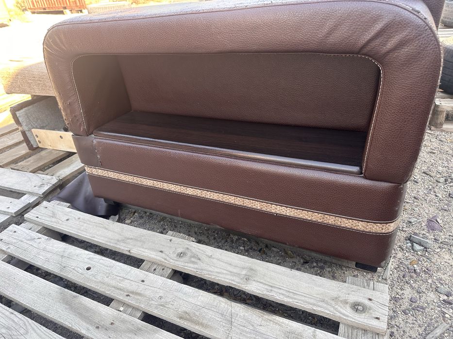 Диван угловой с подушками