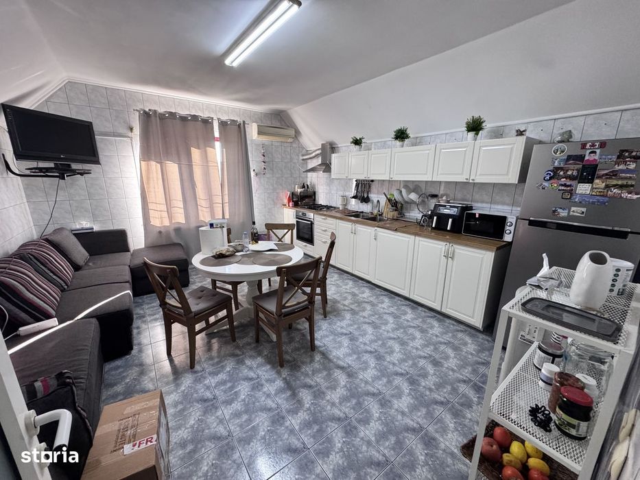 Imobil pretabil locuinta si afacere. Pozitie stradala.