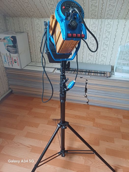 Студийный осветительный стенд