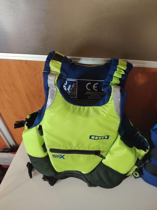 ION body glove 25/50 kg спасителна жилетка цената е различна за всяка жилетка