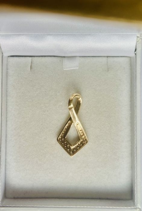 Pandantiv din argint aurit cu diamante