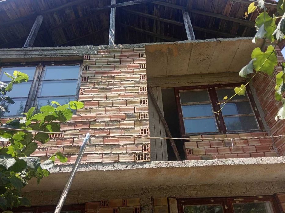 Къща на два етажа (Дъбовица) 800кв.