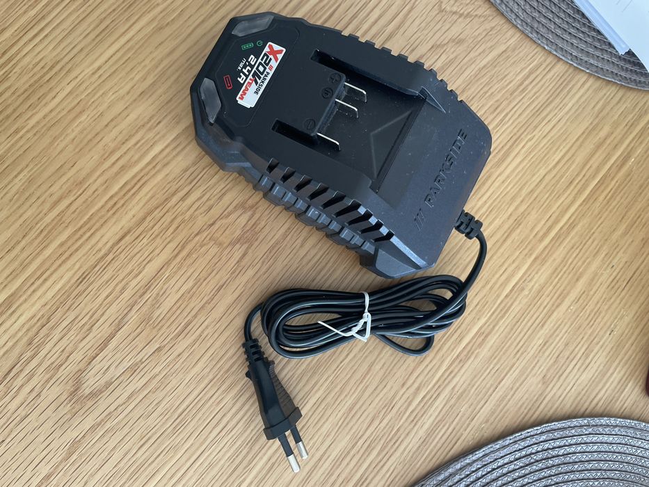 Зарядно Parkside 2.4 ампера