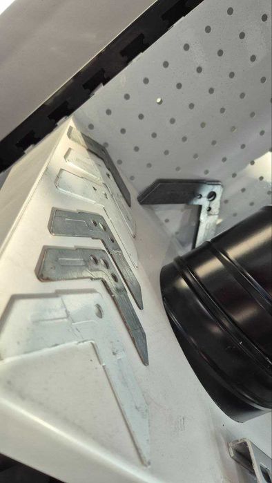 Клипсы и уголки (косынки) для вентиляции